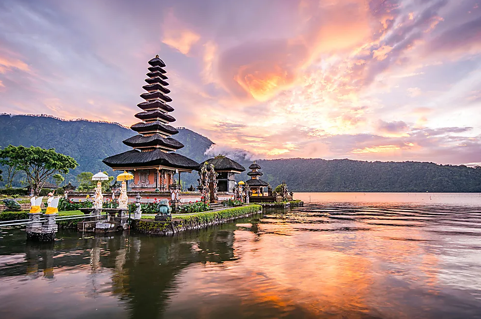 Bratan Lake is a hugely popular Bali tourist spot. 